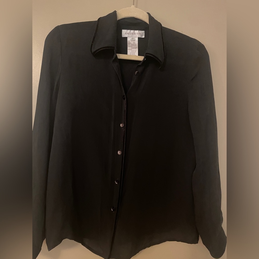 Jones, New York silk blouse size 8
